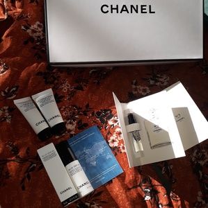 CHANEL Blue Serum w/ chanel gift box